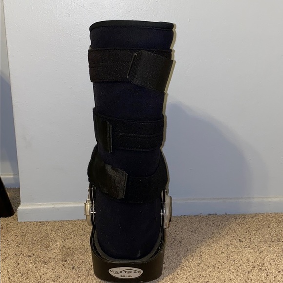 Walking Boot - Picture 3 of 7